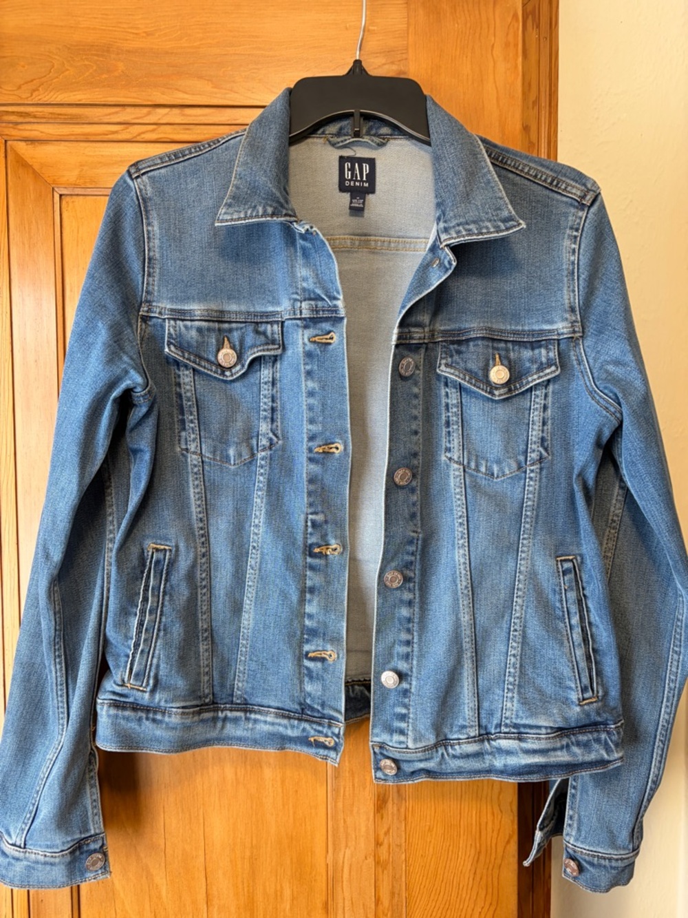 GAP Medium Denim Jacket in Classic Blue *runs small*